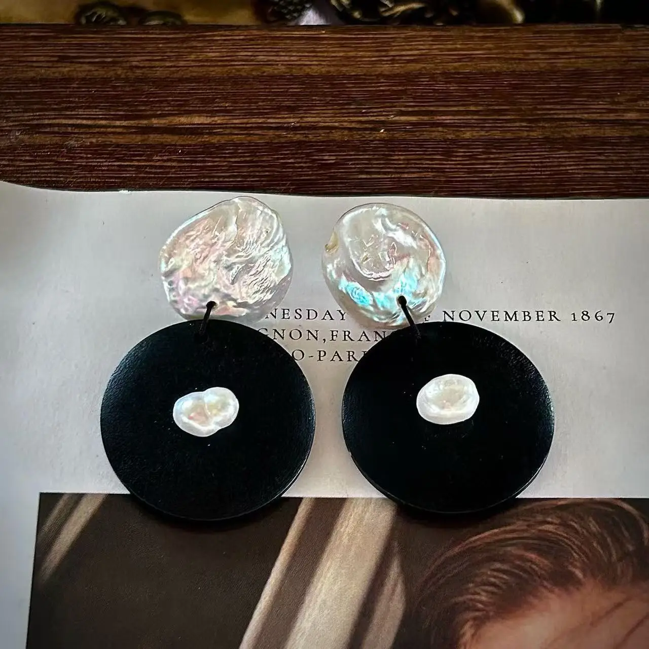 Monies style natural baroque button earrings exaggerated wooden handmade ears, retro niche design earrings