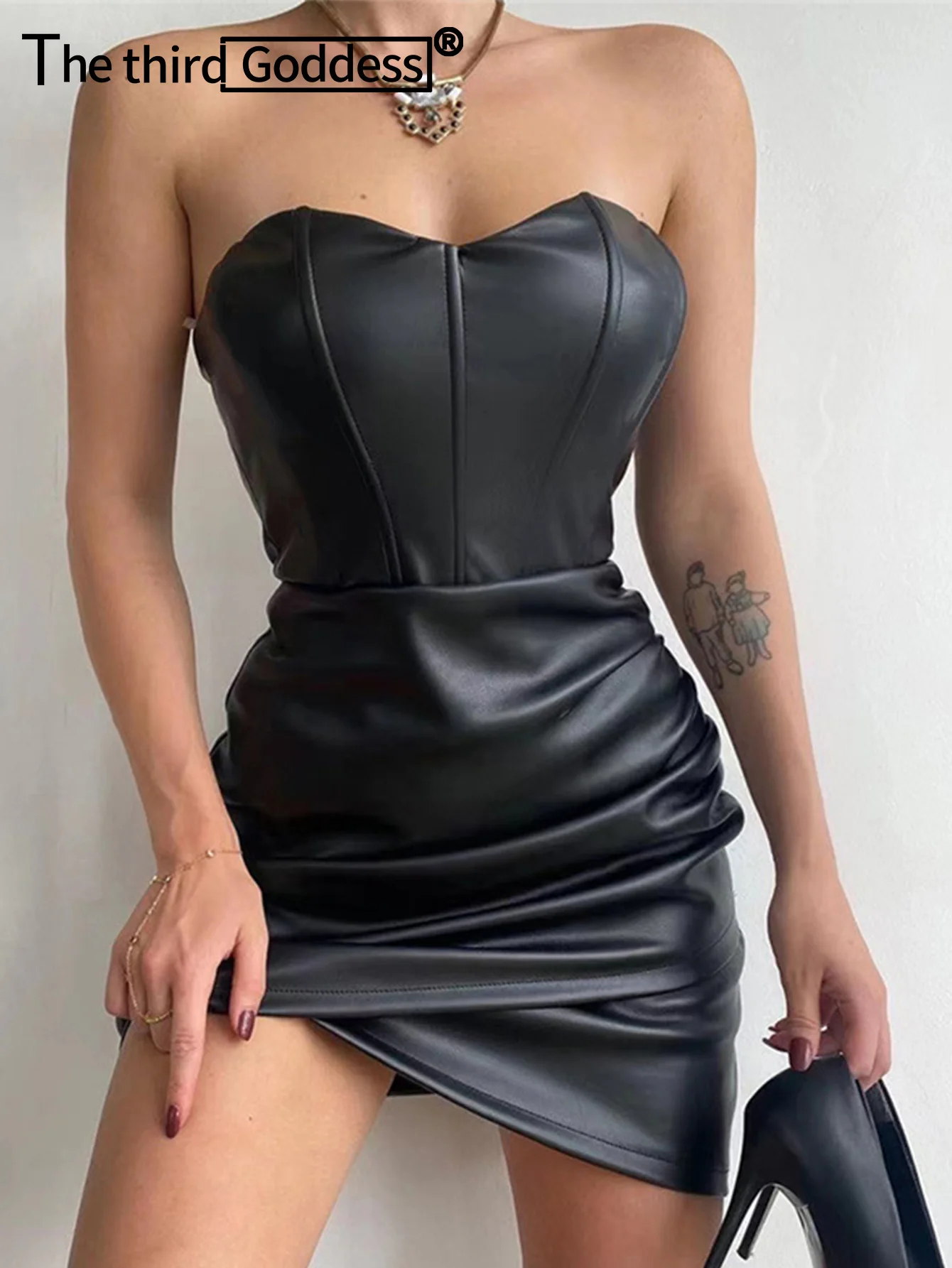 Sexy korzet černá PU bodycon léto šaty ženy bez zad kůže mini mala klub narozeniny večírek šaty krátký soumrak šaty vestidos