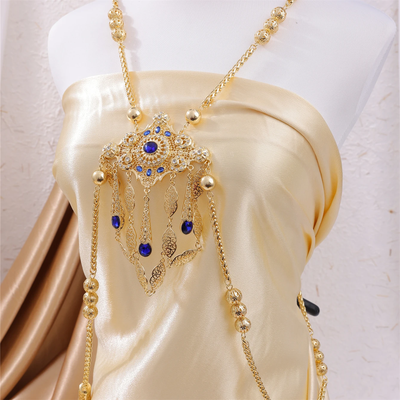 Arab Brides Wear Shoulder Chain Jewelry Rhinestone Alloy Hand Beaded Breast Decorations Classical Gown Accessories Detachable