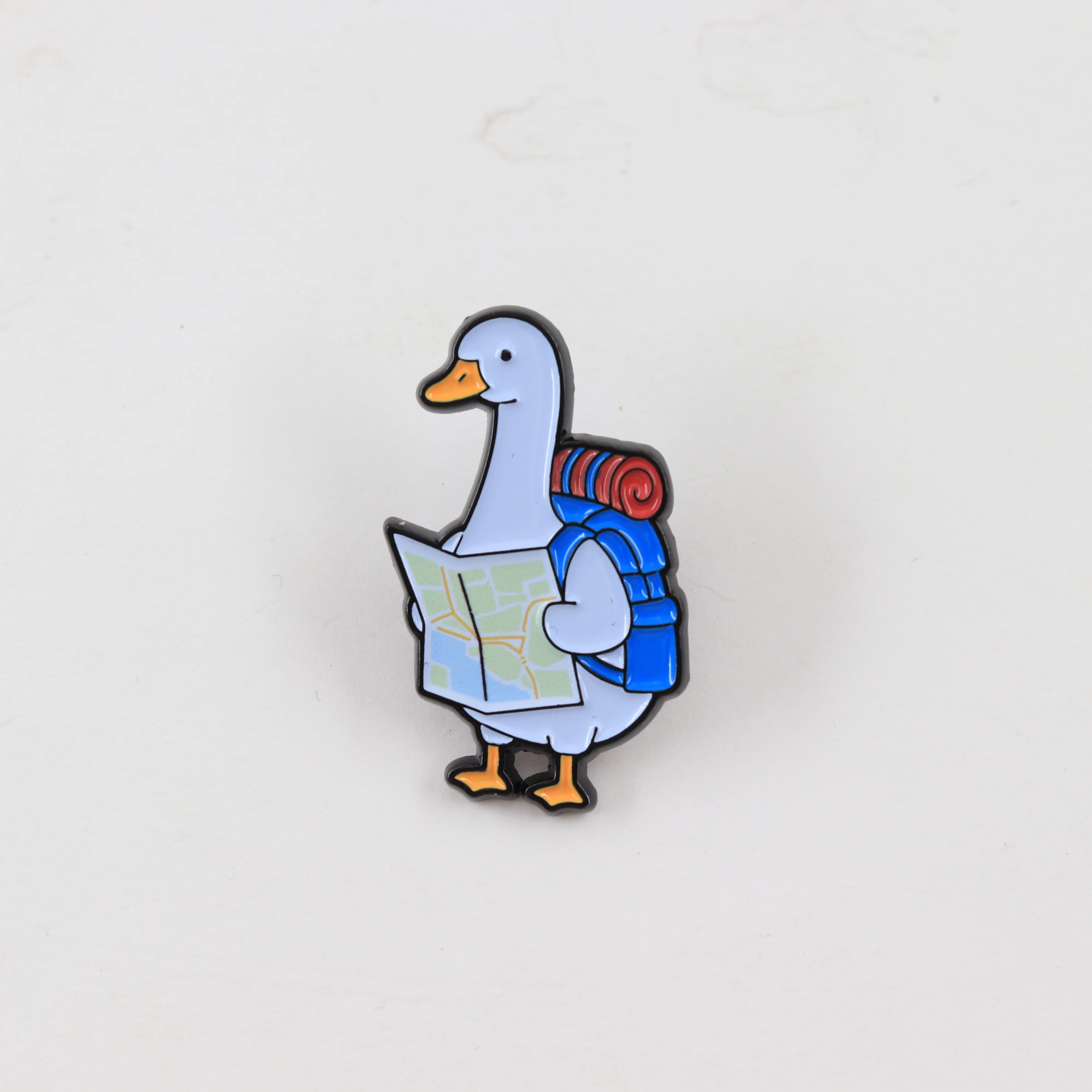 Niedliche Reisegans Emaille-Pin, Rucksack-Ente mit Karte, Brosche, Wanderabenteuer-Tier-Abzeichen, Kreativer Ansteckpin, Geschenk für Reisende – Detail 10
