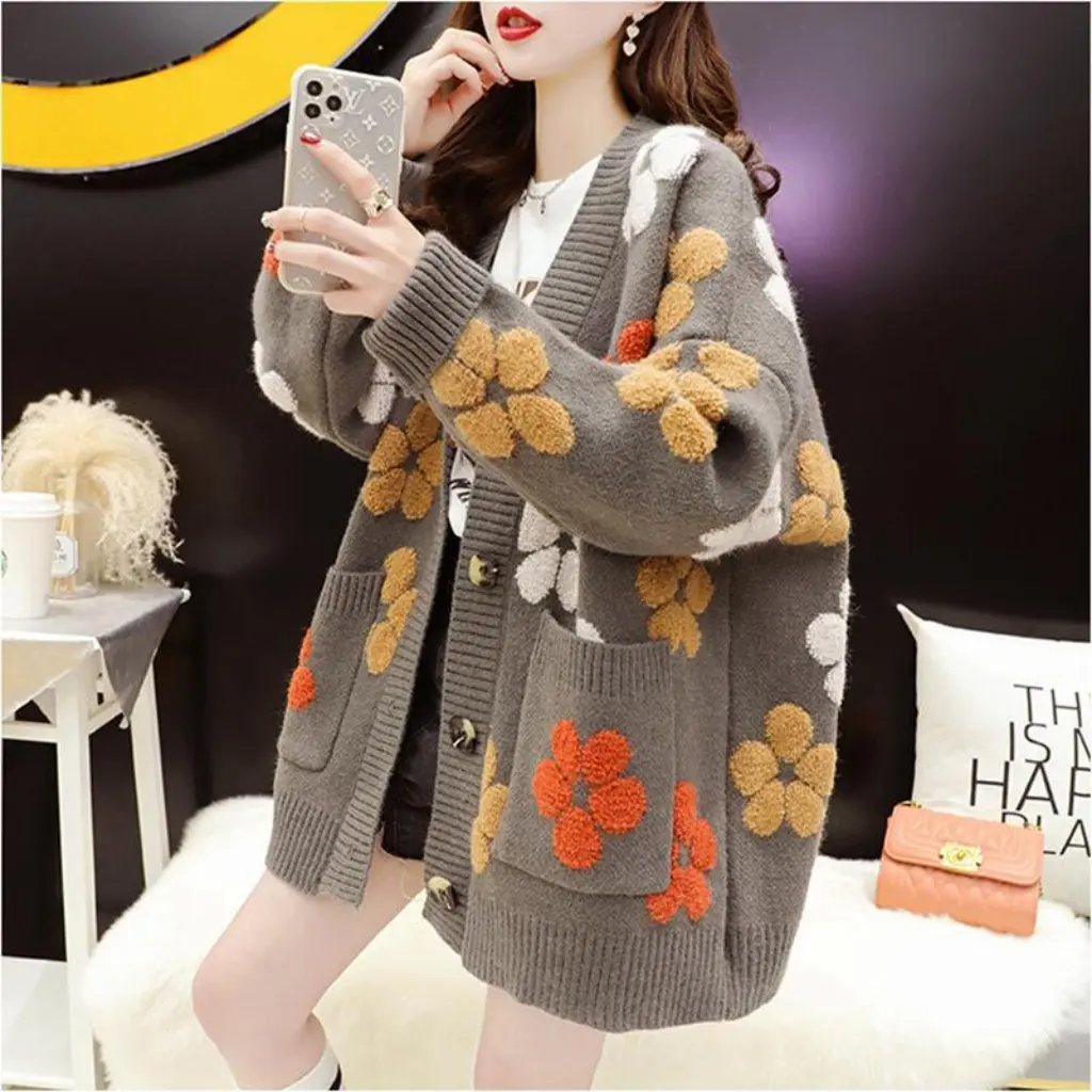 

New Women's V-Neck Knitwear Cardigan Loose Short Style Autumn Winter Outwear Top Fashionable Women's Clothing