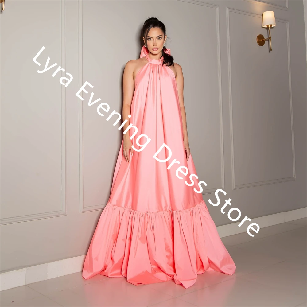 ที่กําหนดเองแฟชั่นสีชมพูซาตินชุดราตรี Halter Celebrity Gowns ประณีตโบว์ Bespoke โอกาสชุดอารมณ์