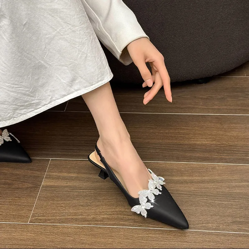Herbst Neuer Modetrend Schmetterling High Heels Weiches Leder Schlankmachende Einzelschuhe Französische Spitze Elegante Umwickelte Zehensandalen 2026