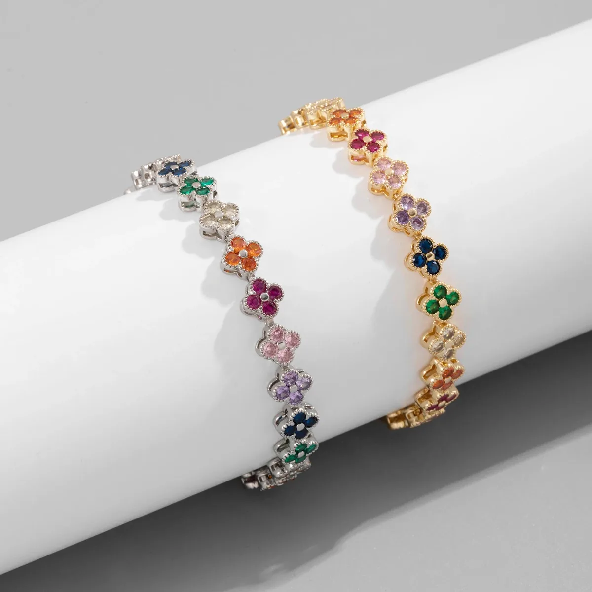 A Colorful Lucky Four-Leaf Flower Bracelet Inlaid With Zircon, Luxurious And High-End Small Fragrance Style, Versatile For Women