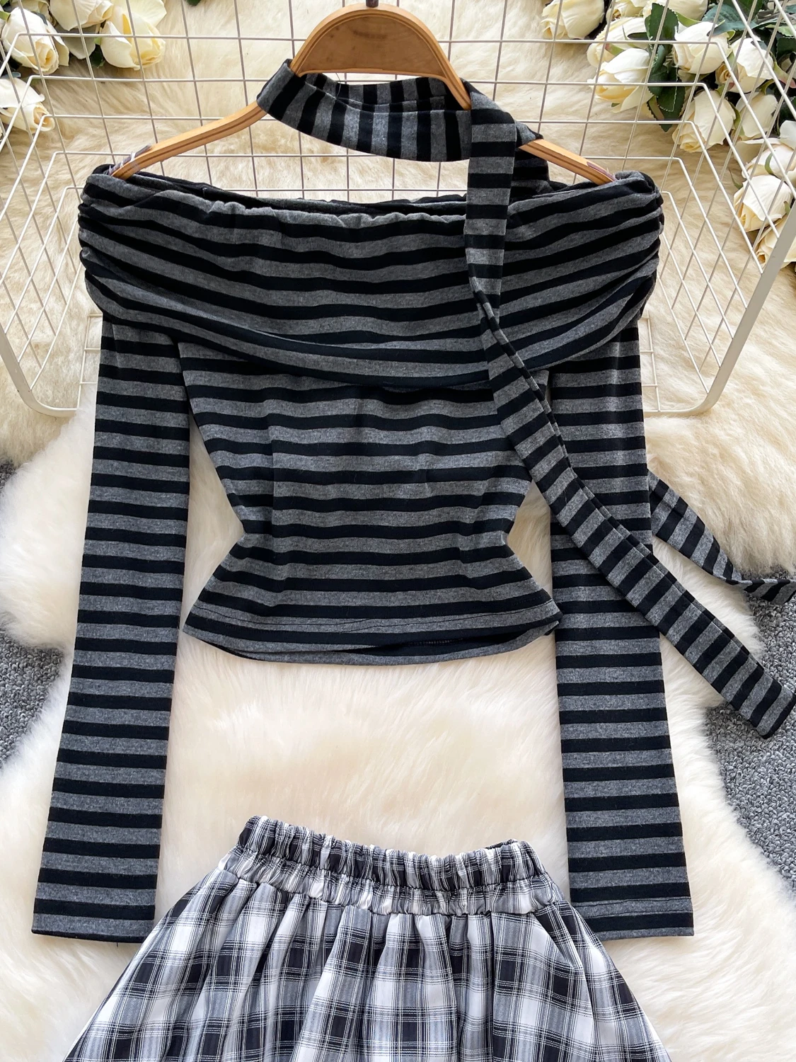 Hot Girl Pure Desire Pittige Set Dames Herfstontwerp Eén schouder Turn-down Kraag Lange Sve Gestreepte Top Hoge Taille Volant...