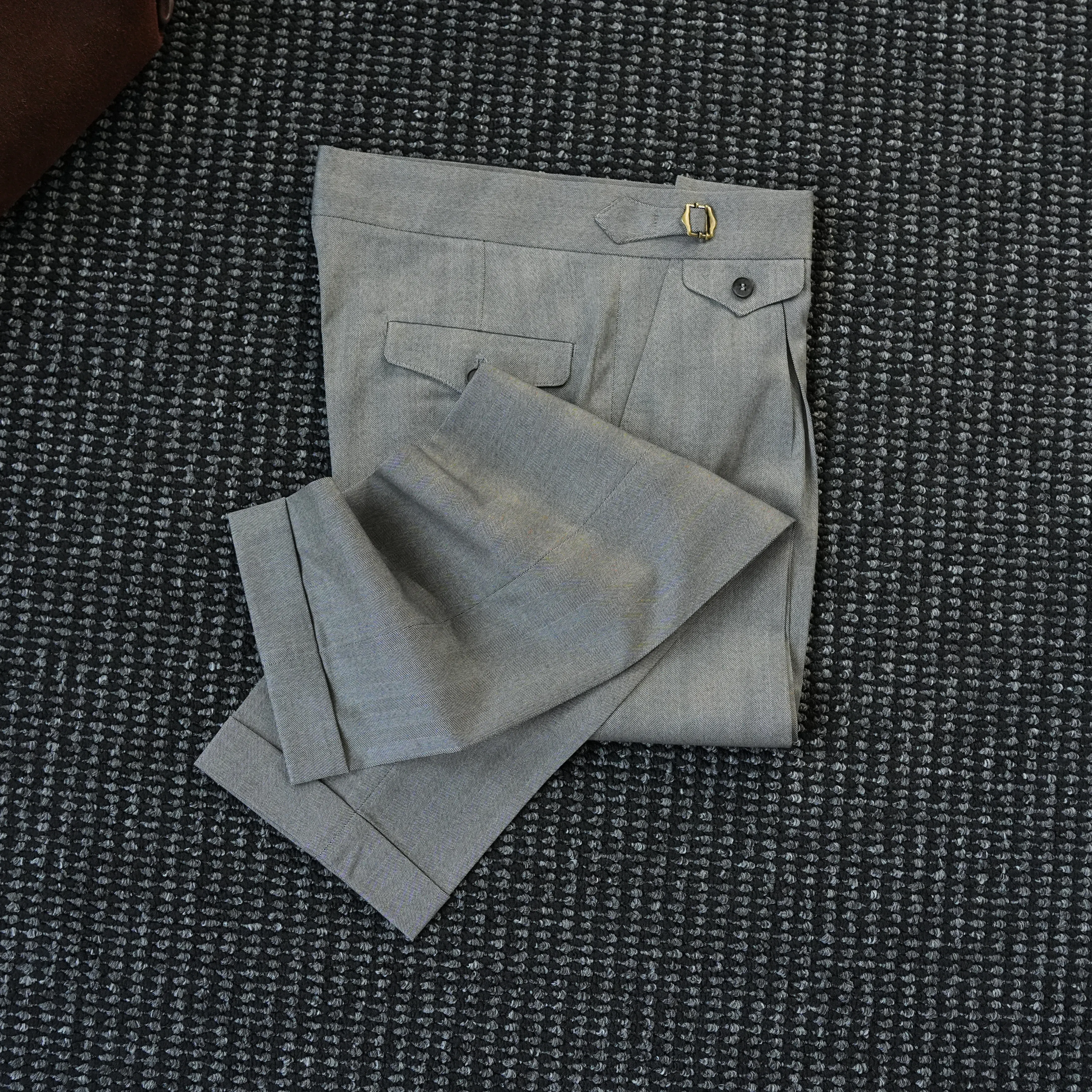 

Мужские брюки с узором «ёлочка», прямого кроя, элегантные, деловые, стильные, для джентльменов.