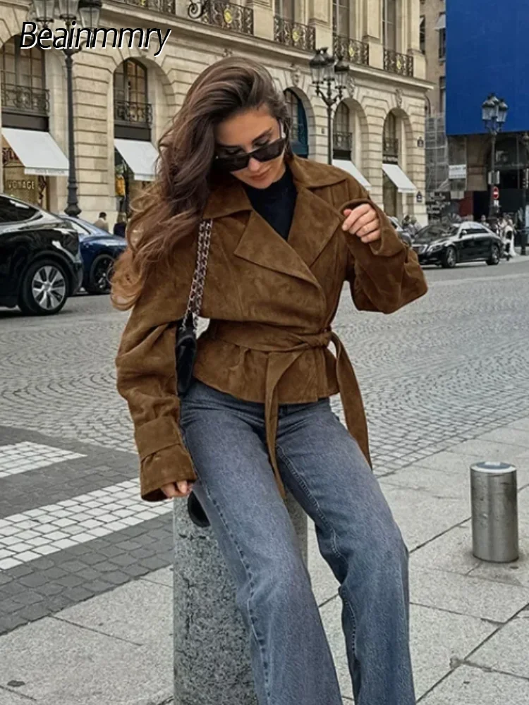 

Fashion Women Brown Pleat Suede Jackets Lace-up Long Sleeve Lapel Short Thicken Coat Winter Highstreet Casual 2025 New Outerwear