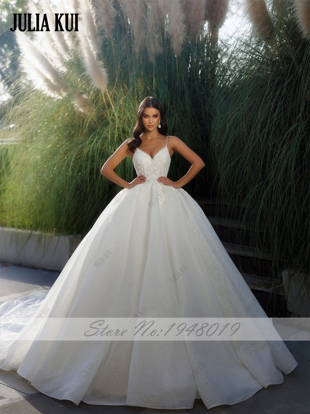 جوليا كوي مخصص السباغيتي الأشرطة الكرة ثوب فساتين الزفاف الديكور اللؤلؤ الدانتيل الخامس الرقبة لامعة الدانتيل أكمام فساتين العروس
