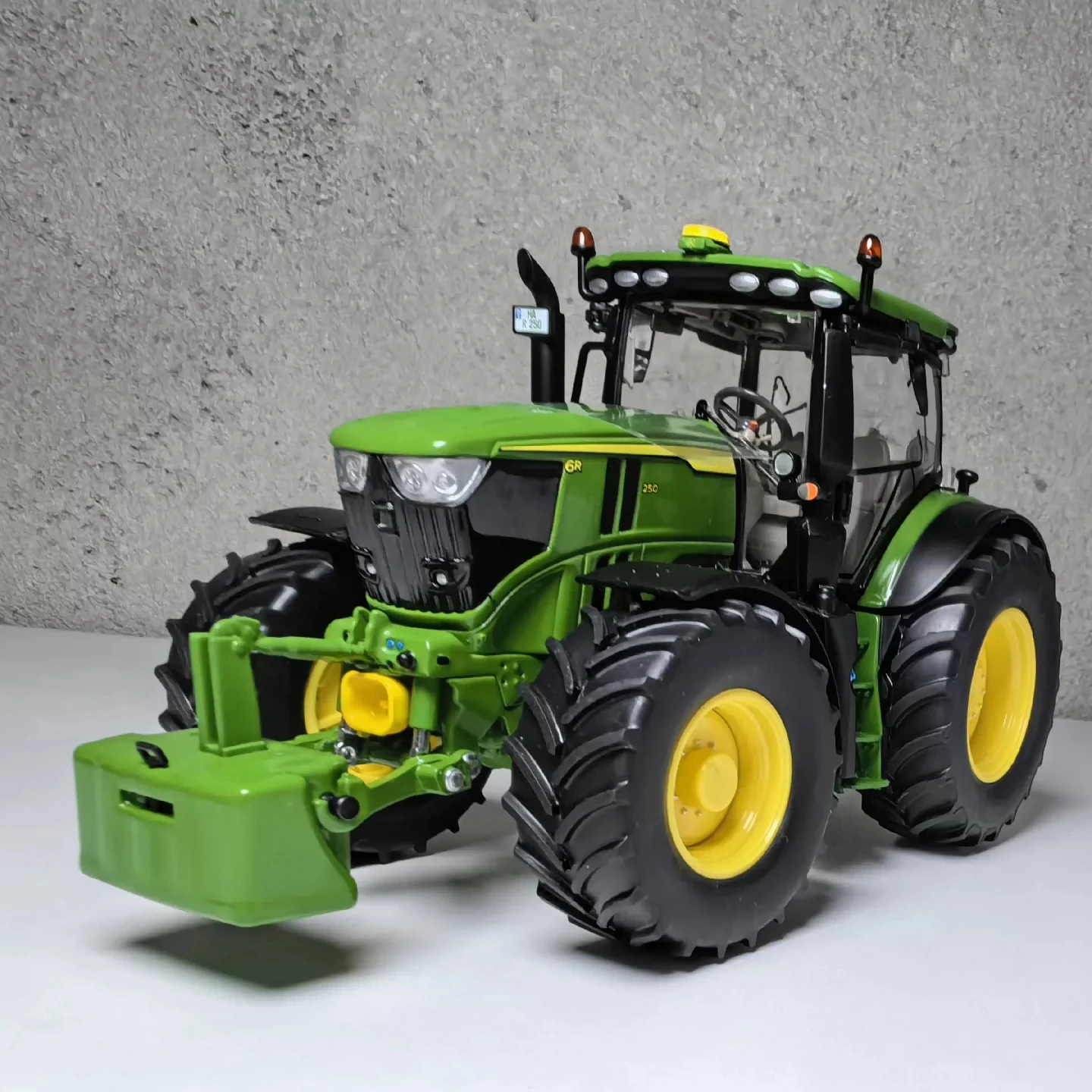 6R 250 Simulation Alloy Tractor Model,Decoration,Adult Boy Toy Gift,Collection Display,agricultural Machinery Model,green,1:32 - Image 2