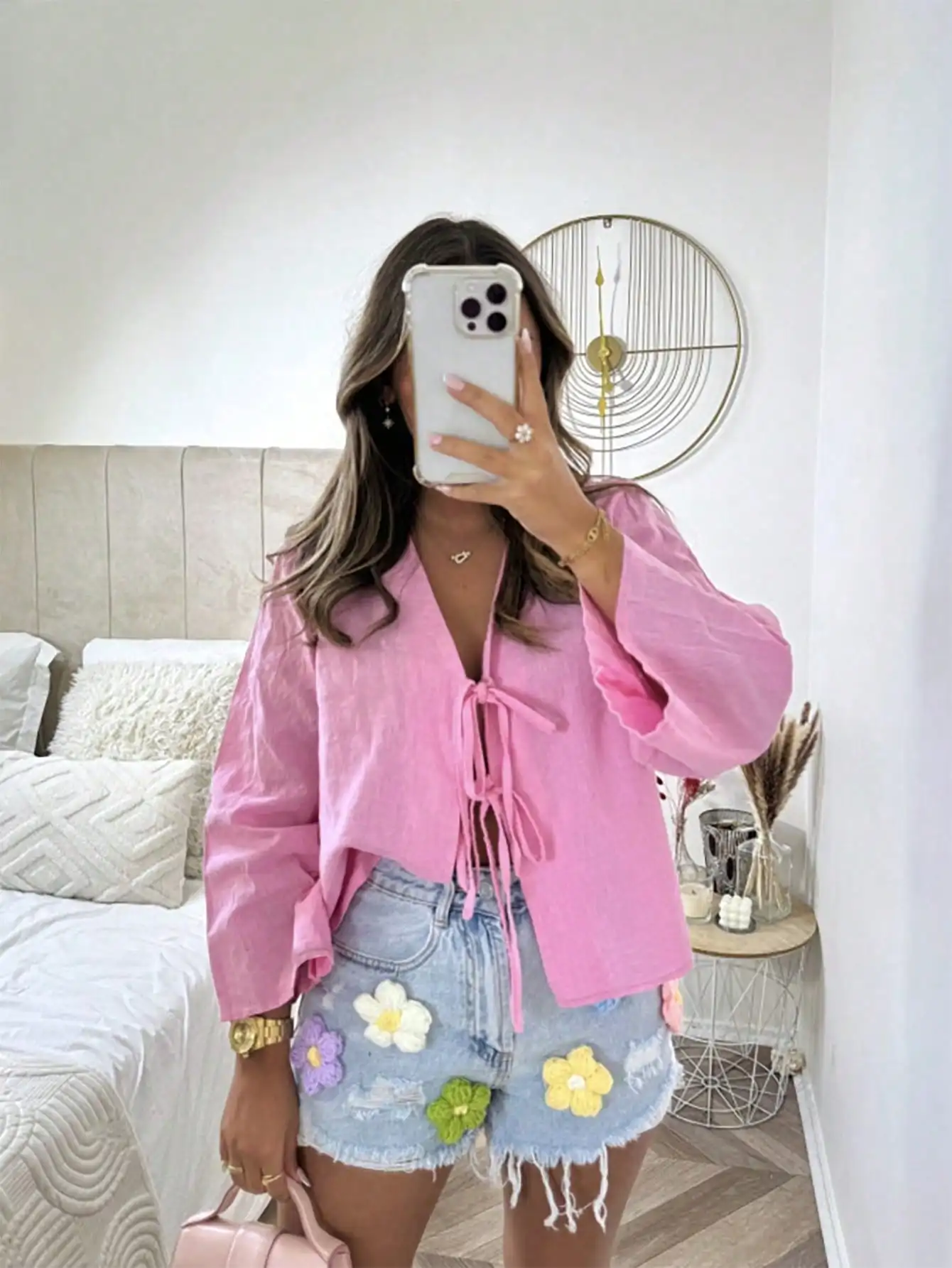 

Розовая блузка с завязками спереди и рукавами-колокол для летнего повседневного образа