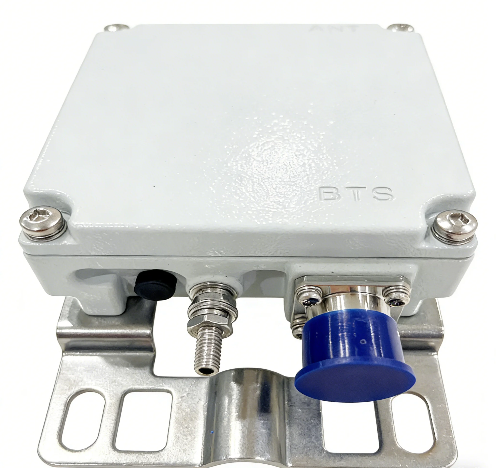 1452-1492 MHz filter with 4.3-10 female connector