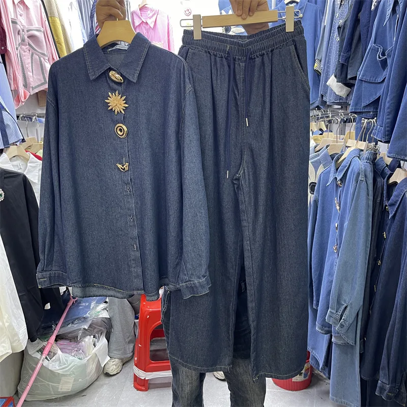 

Комплект SuperAen: джинсовая рубашка оверсайз с длинными рукавами и металлической вышивкой в европейском стиле, а также длинные брюки