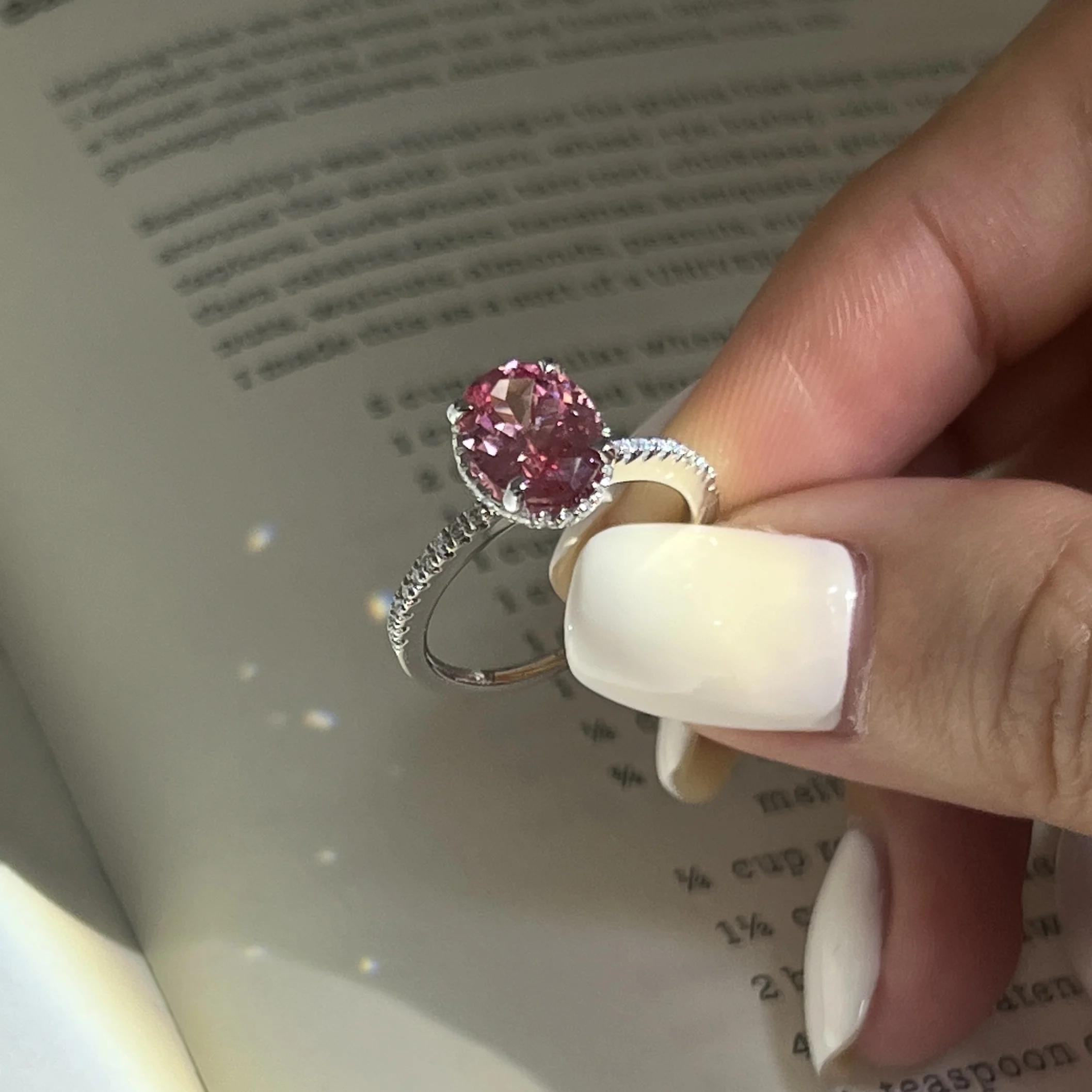 

2.8-carat cultured Padparacha ring, s925 sterling silver, luxurious and high-end feel, elegant ring.