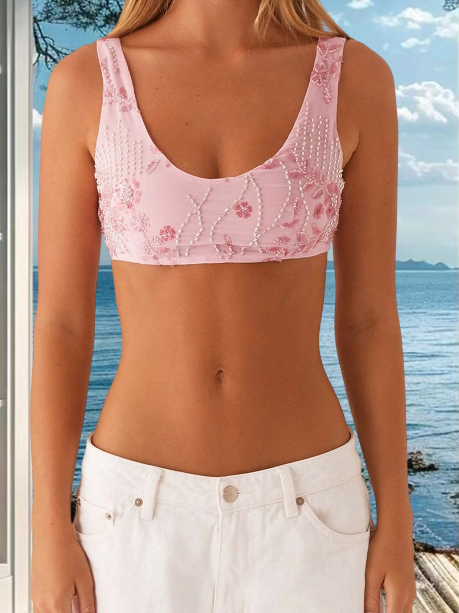 이번 여름에 스타일리시하고 핏이 좋은 느낌을 연출해주는 스쿱 네크라인과 민소매 디자인의 여성용 글리터 스팽글 탱크탑