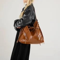 Fashionable Soild Color Large Capcity Shoulder Bag Vintage PU Leather Women's Tote Bag Minimalist Luxury Commute Crossbody Bag