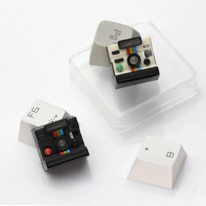 

Polaroid retro mechanical keyboard personalized light-transmitting keycaps