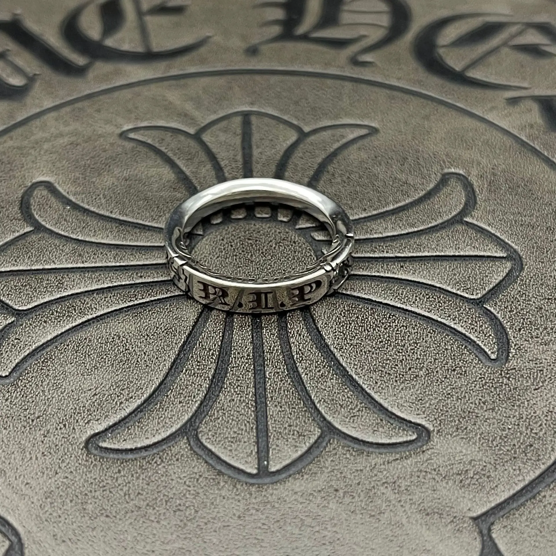

S925 sterling silver trendy brand retro ring men's medieval cross classic hip hop stacking does not fade cross-border