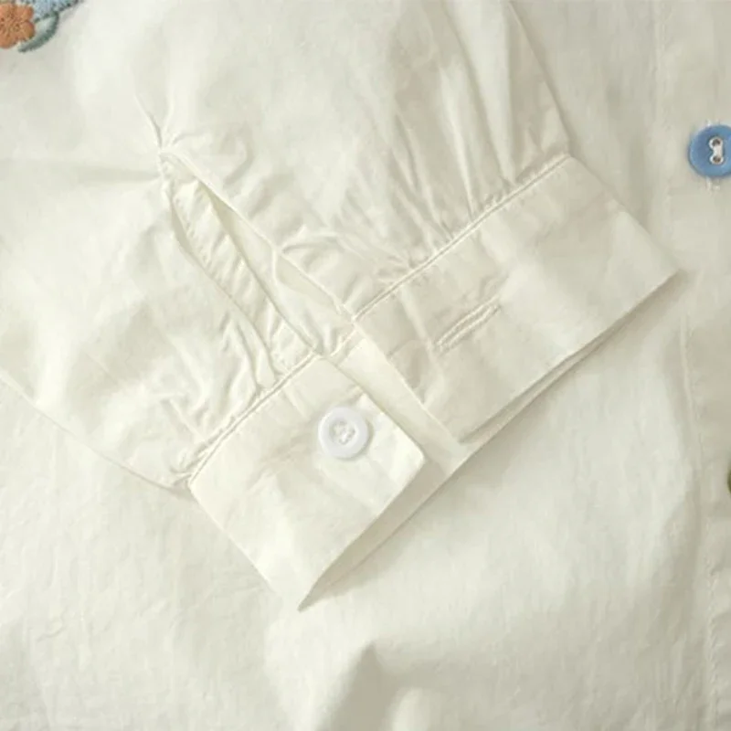 صيف جديد قمصان بيضاء النساء Harajuku Preppy الأزهار التطريز المرأة البلوزات الكورية موضة كم طويل بلايز الإناث عادية