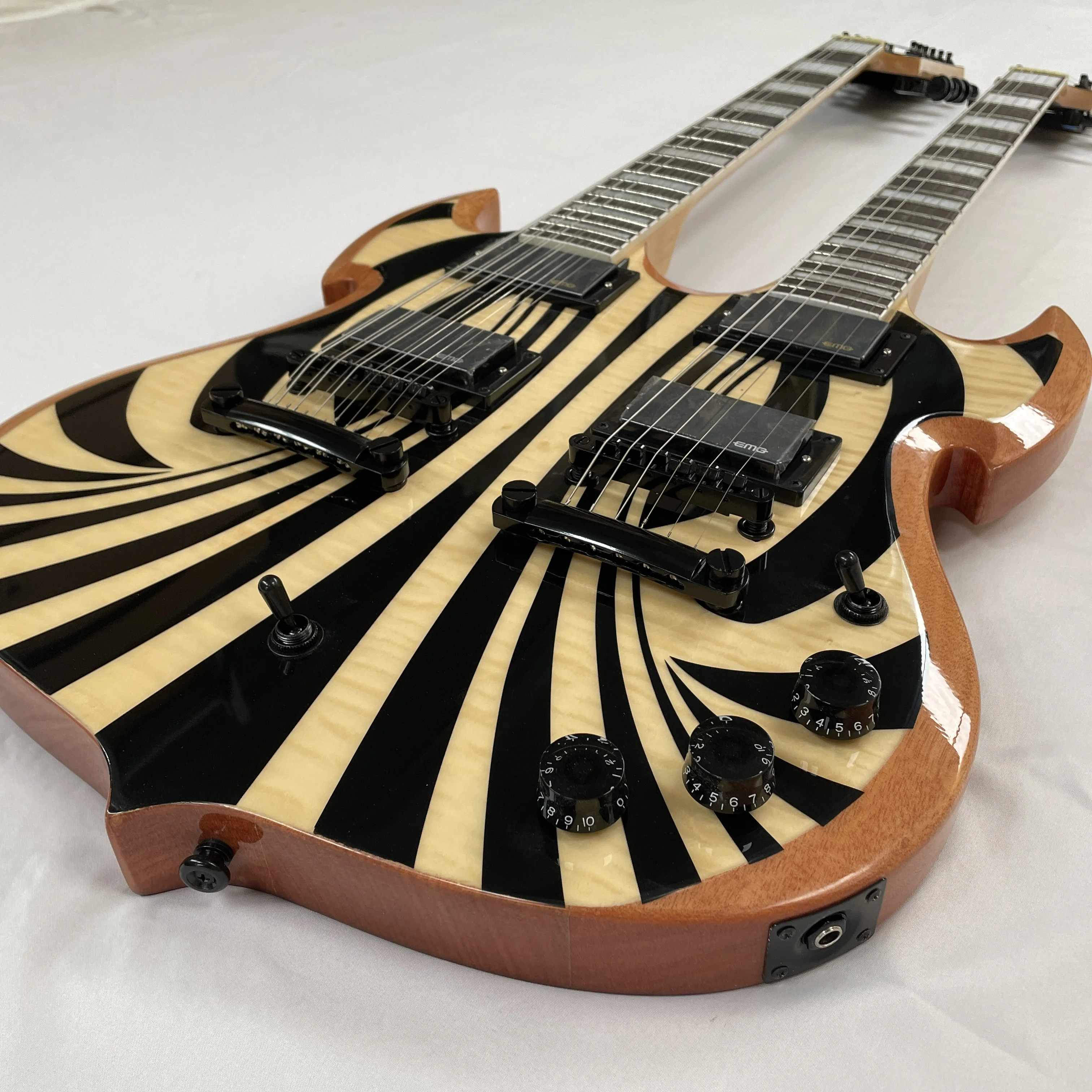 

Изготовленная на заказ электрогитара с двойным грифом Odn коричневого цвета, черная фурнитура, быстрая доставка