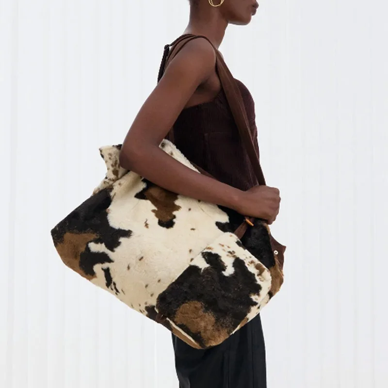 

NEW Large Capacity Shopper Bags For Women Winter Travel Tote Bag Cow Printing Plush Shoulder Bag Designer Ladies Handbag