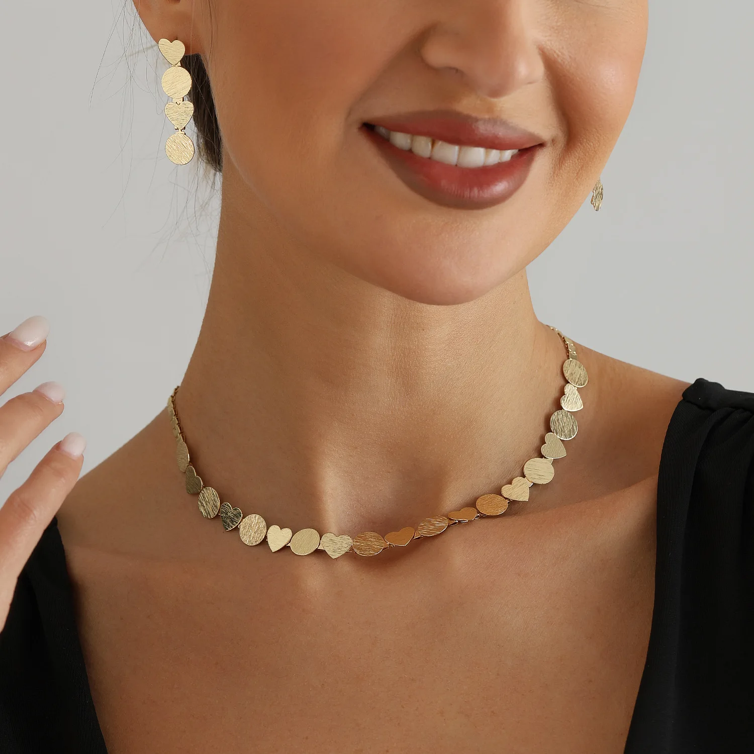 Cross border jewelry geometric heart circular metal sheet brushed necklace ins retro style daily commuting accessories