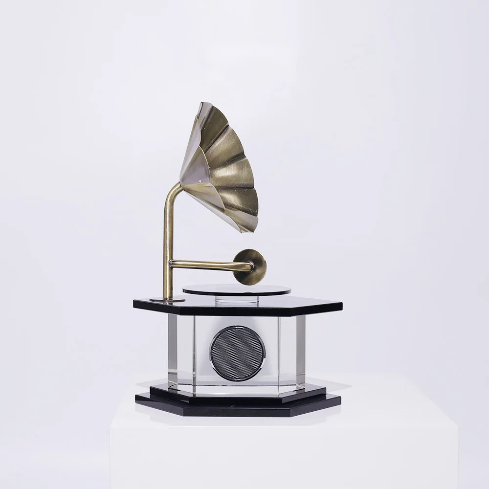 Yjq American retro light luxury crystal bronze phonograph player ornament living room home chest ornament