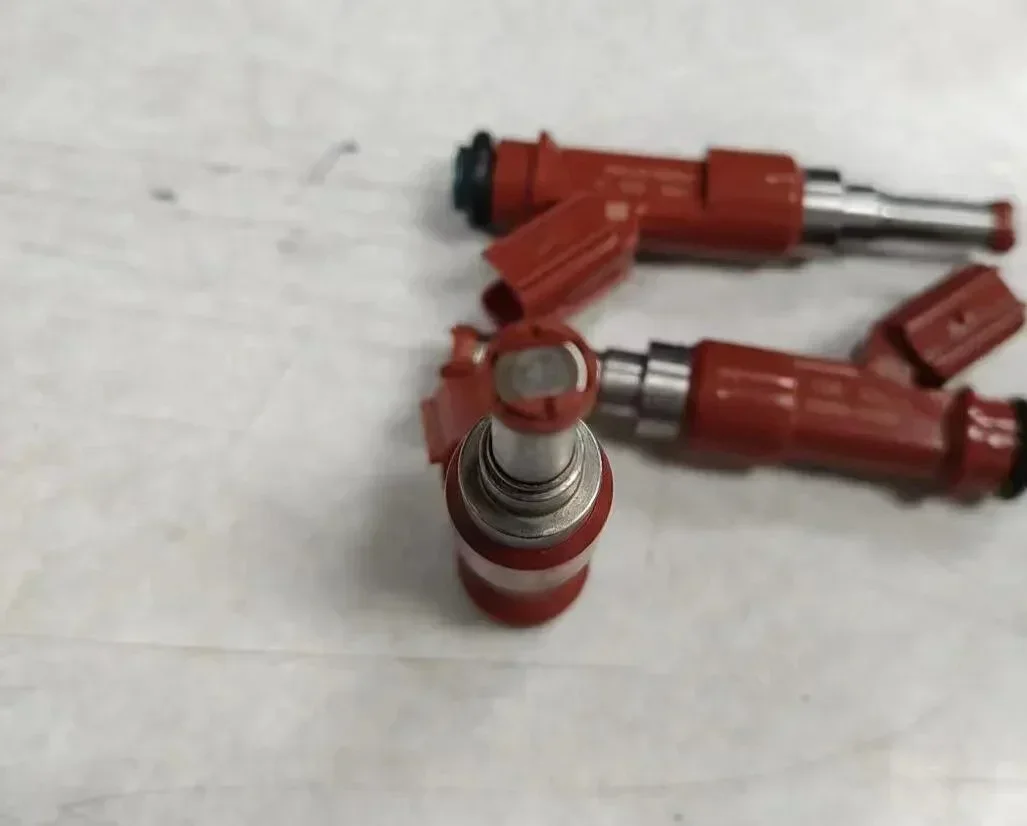 

Toyota RAV4 SIENNA VENZA 3.5L Vin 2GRFE Fuel Connecter 23250-31050