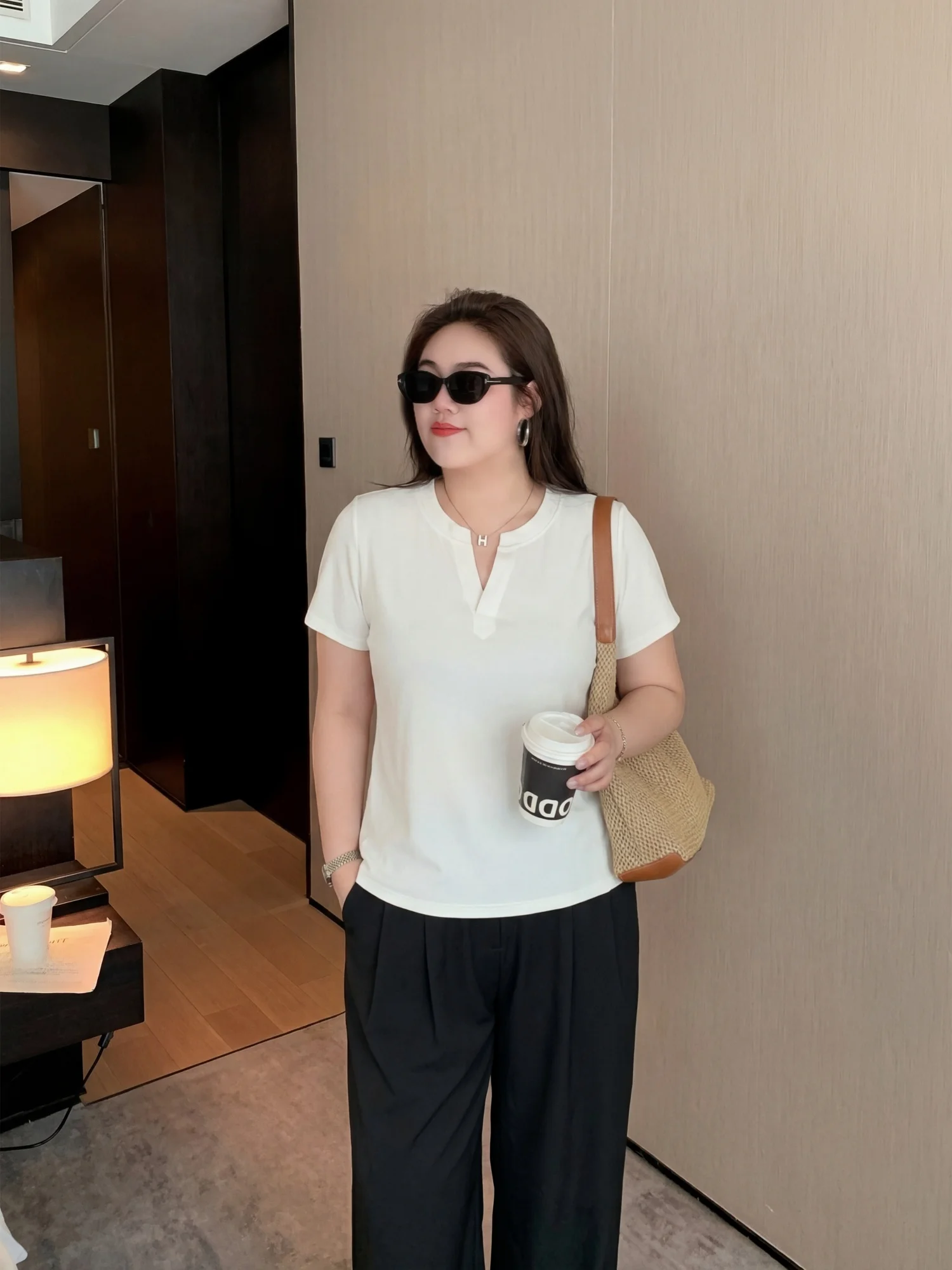 

plus Size Women's T-Shirt Summer Shoulder Pure Color V-Neck Short Sleeve Loose Top Commute Style Regular Fit Spring 2026