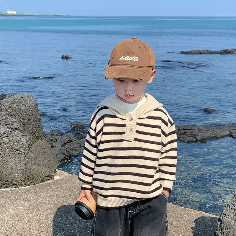 

Новый полосатый свитер с капюшоном для мальчиков на осень/зиму 2025 — стильный трикотаж для малышей и средних детей, теплая и модная уличная куртка