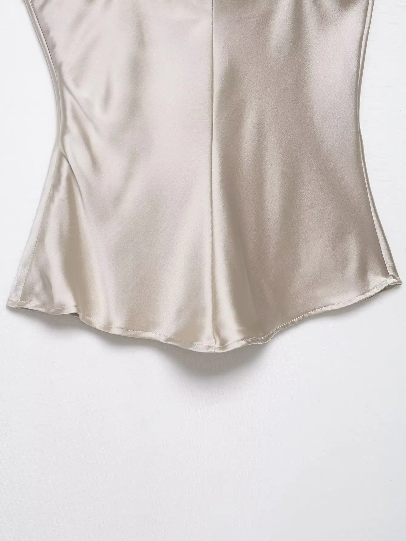 2026 Neue Sommer Satin-Texturierte Schwarze Sling-Tops für Damen, Elegante V-Ausschnitt Rückenfreie Oberteile, Sexy Club-Party-Tanktops – Detail 12