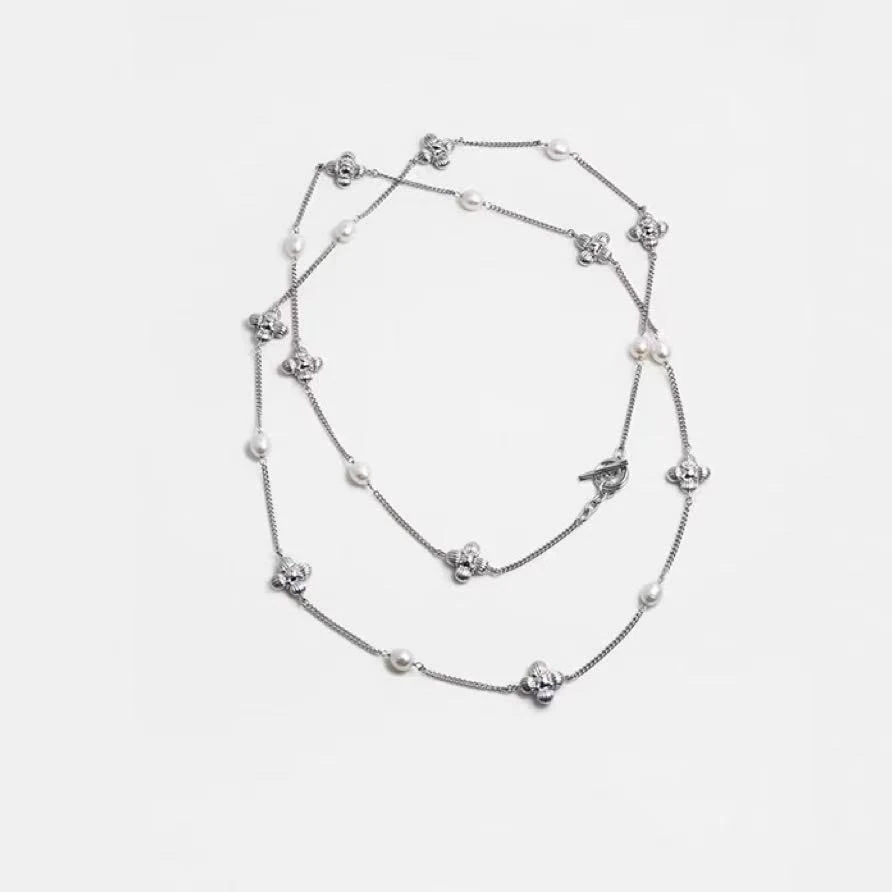 2026 New Fashionable Classic European and American Luxury Flower Pearl Long Necklace Sweater Chain Fashionable Banquet GIFT