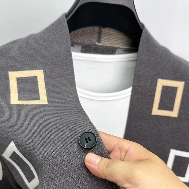 الرجال جديد الخريف عالية الجودة الرجال سترة مشغولة من الصوف الخامس الرقبة الكورية نمط هندسية الجاكار معطف شال غير رسمي ملابس للرجال