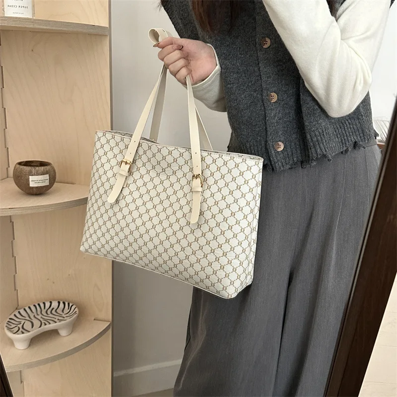 New Fashionable Women's Casual Commuter Handbag Large Capacity Shoulder Bag Texture Versatile Tote Bag