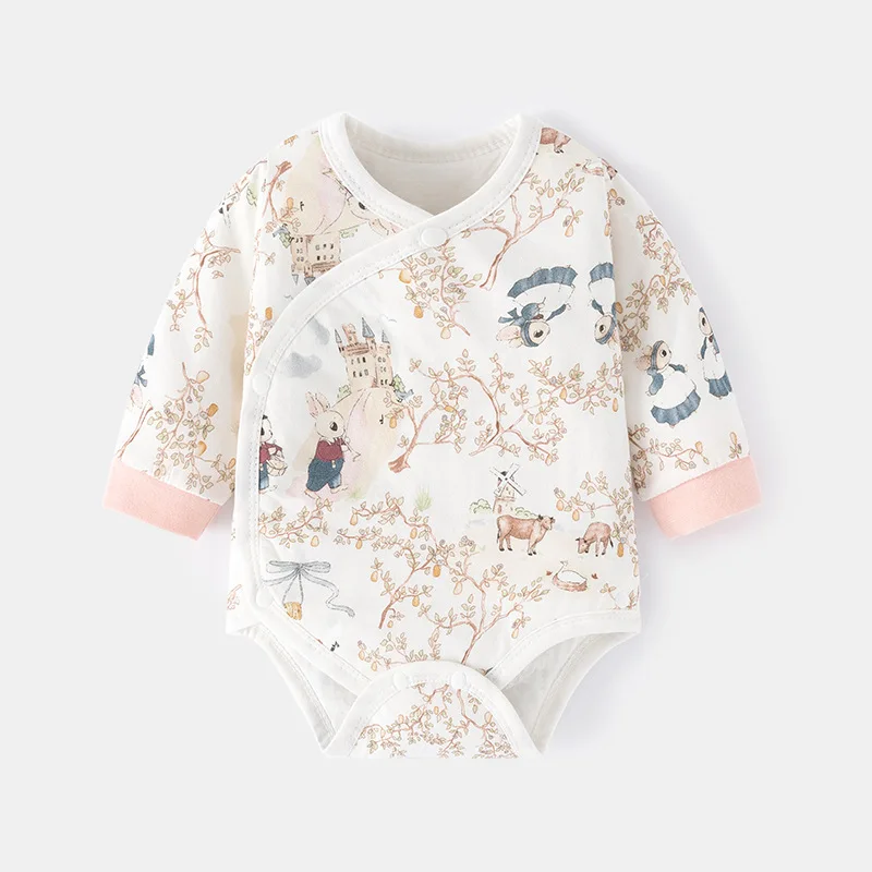 Baby-Strampler für Frühling und Herbst Dreieckiger Baby-Strampler Reine Baumwolle Gesteppter Bedruckter Einteiler Neugeborenen-Strampler ohne Knochen