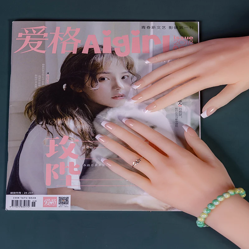 نابض بالحياة أنثى اليد نموذج وهمية مسمار الفن رسم رسم سوار عرض الفنان مرنة الاكريليك مانيكير الأيدي لاطلاق النار