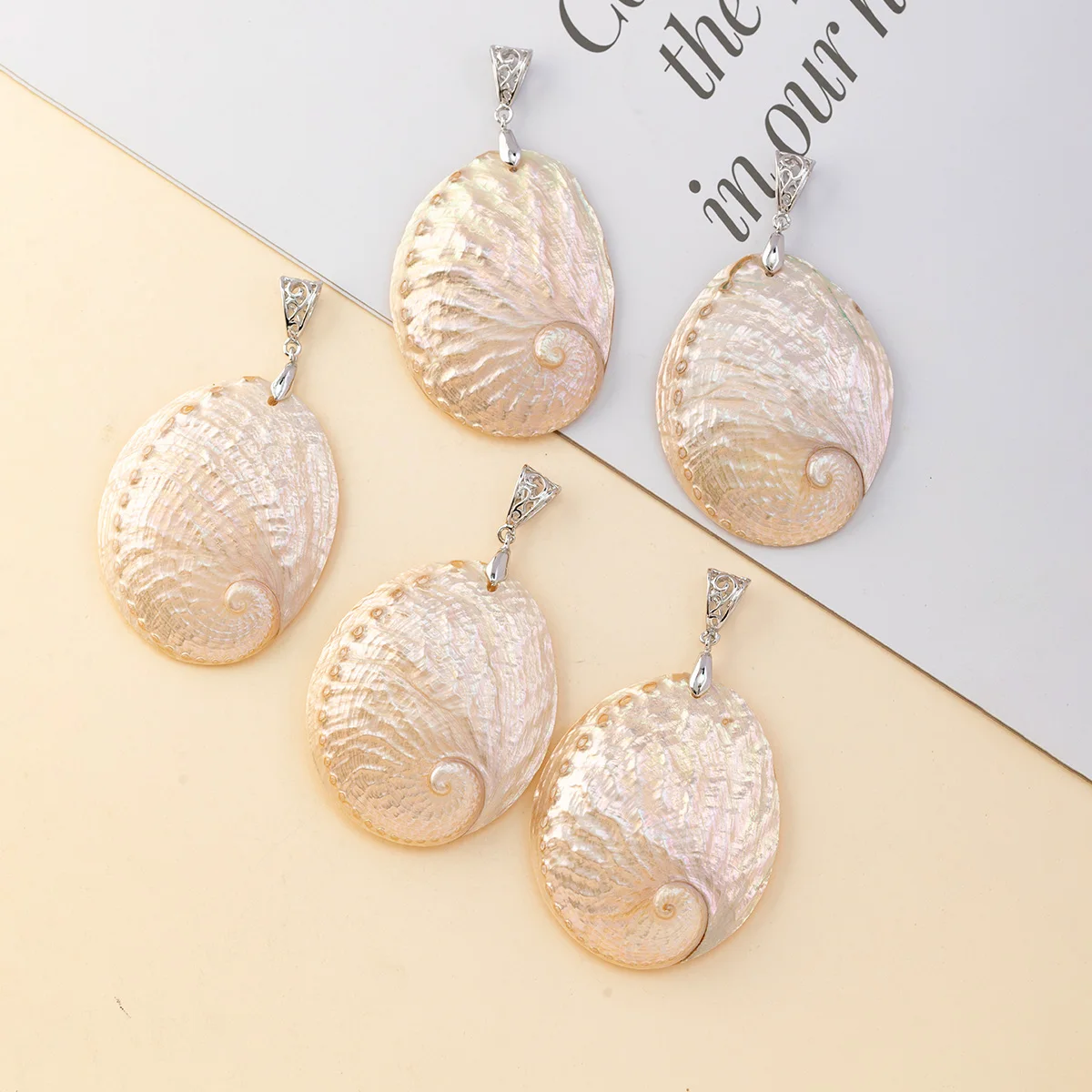 Charm Conch Freshwater Shell Irregular Pendant Natural Mother of Pearl Shell High Gloss Pendant Jewelry Making DIY Necklace