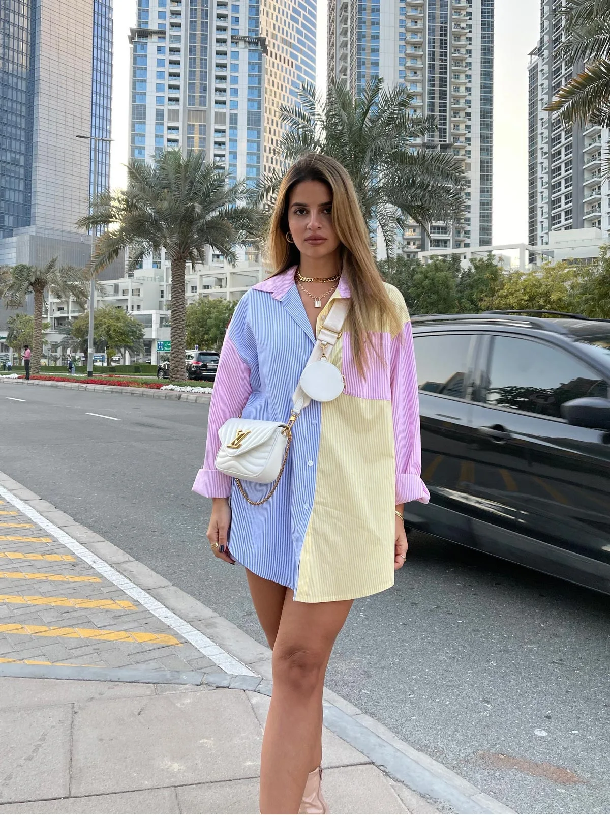 เสื้อเชิ้ตแขนยาวทรงหลวมลายทางสีตัดกันสไตล์ลำลองสำหรับผู้หญิง ปกเสื้อแบบปกเชิ้ตติดกระดุมแถวเดียว แฟชั่นฤดูใบไม้ผลิ-ฤดูร้อน ปี 2026