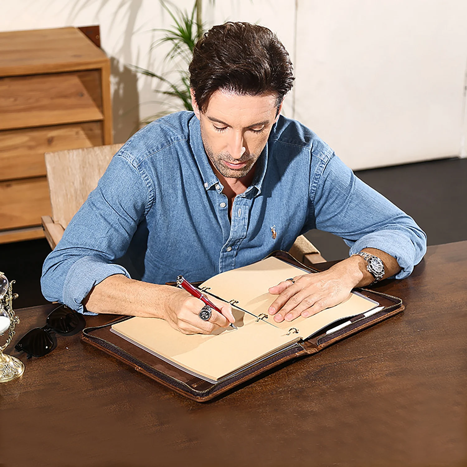 Рисунок 3 - Чехол для ноутбука A4 Crazy Horse