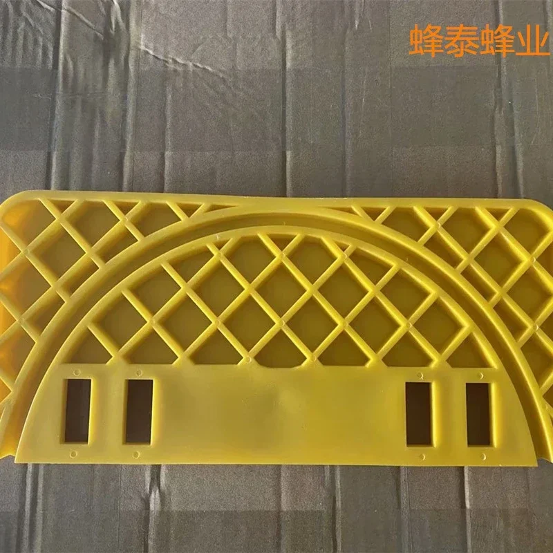 A Plastic Nesting Frame Scraper, Nesting Spleen Scraper, Universal Type For Beekeeping Equipment