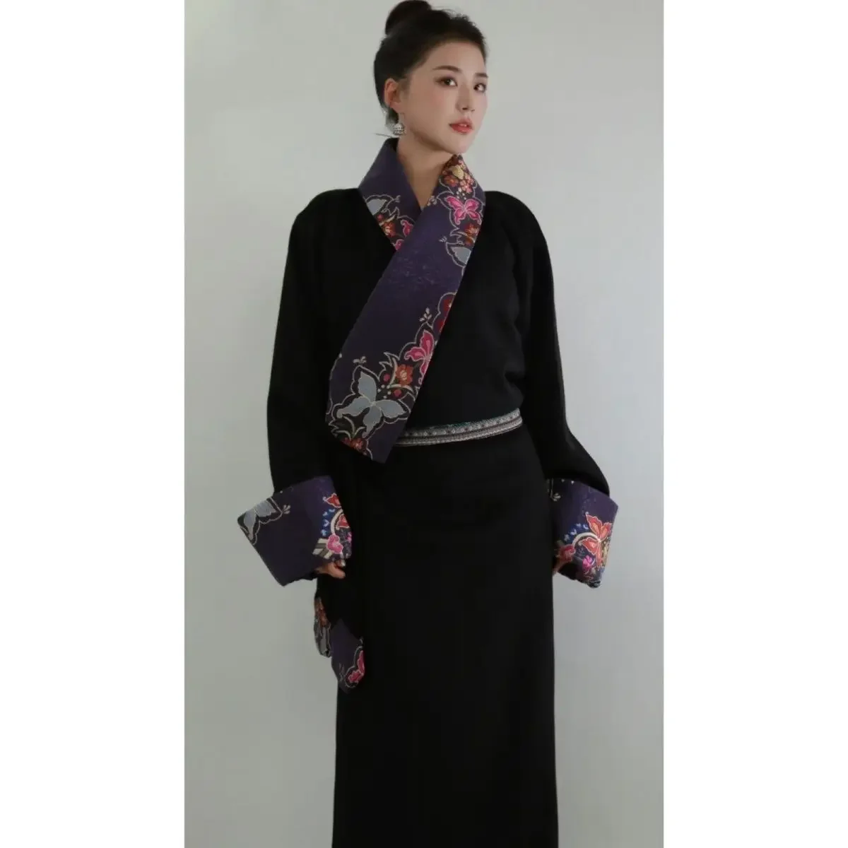 Tibetan women's clothing Tibetan robes new thickened woolen versatile and thin winter ethnic style