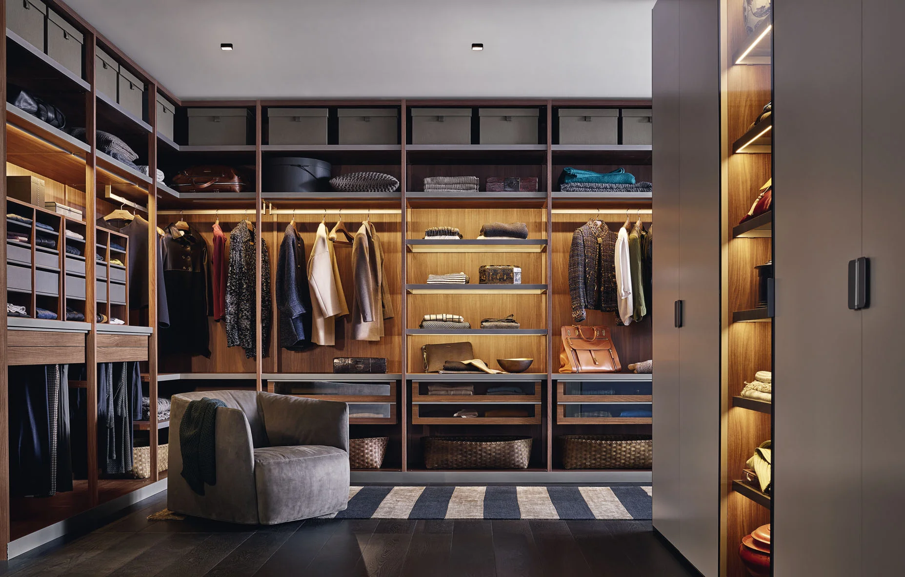 أنظمة خزانة المشي الحديثة الفاخرة المخصصة في خزانة الملابس تصميم خزائن مرحاض خشبية لخزانة الملابس المفتوحة #2