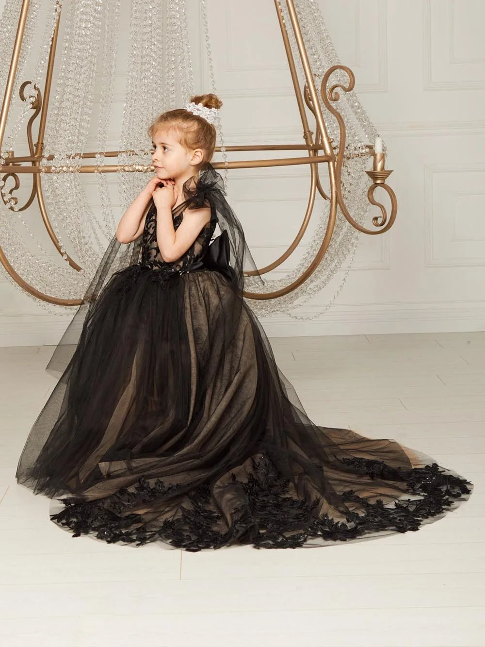 Double V Neck Flower Girl Dresses With Bow Toddlers Lace Tulle Princess Pageant Dress Kids Brush Train Wedding Party Gown