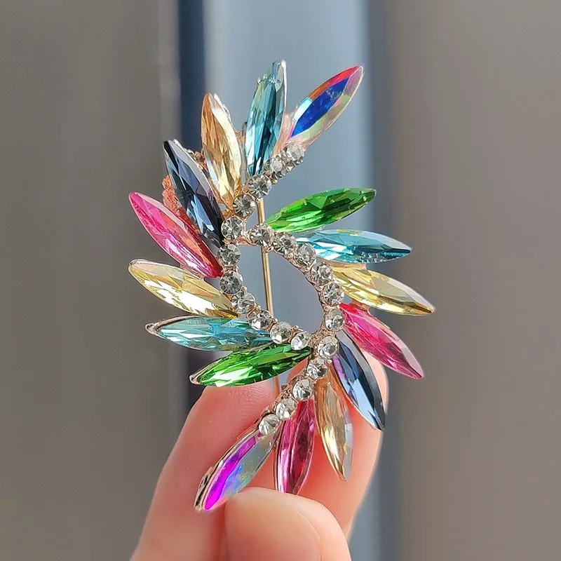 Fashion Colorful Crystal Flower Brooch Pins For Women Clothing Charming Rhinestone Brooches Wedding Party Jewelry Accessories