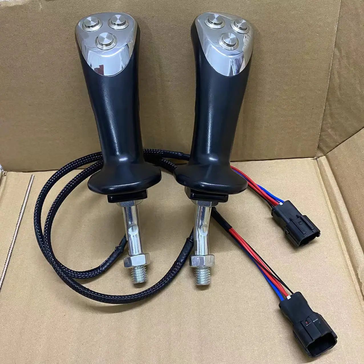 

Excavator modified wood clamping machine wood grabber iron grabber joystick handle three press key button pilot valve handle