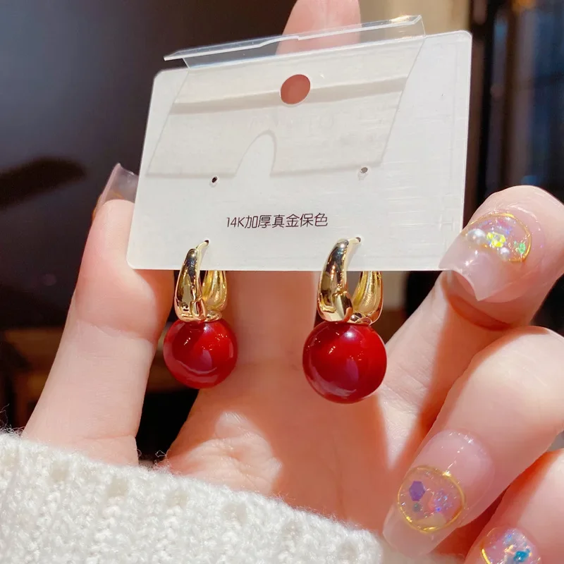 Japanese and Korean Temperament Red Pearl Earrings All-match Unique Design Sense Personality Simple Atmosphere Earrings.