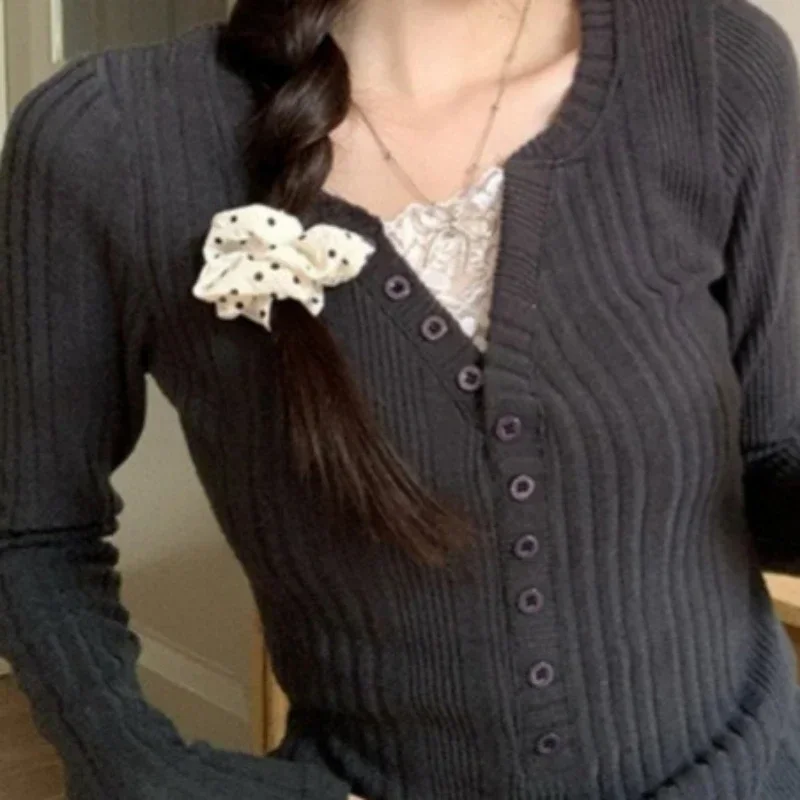 

Y2K Lace Patchwork Knitted Top for Women, Vintage Harajuku Grunge Tee, Slim Fit Fake Two-Piece T-Shirt (74 Characters)