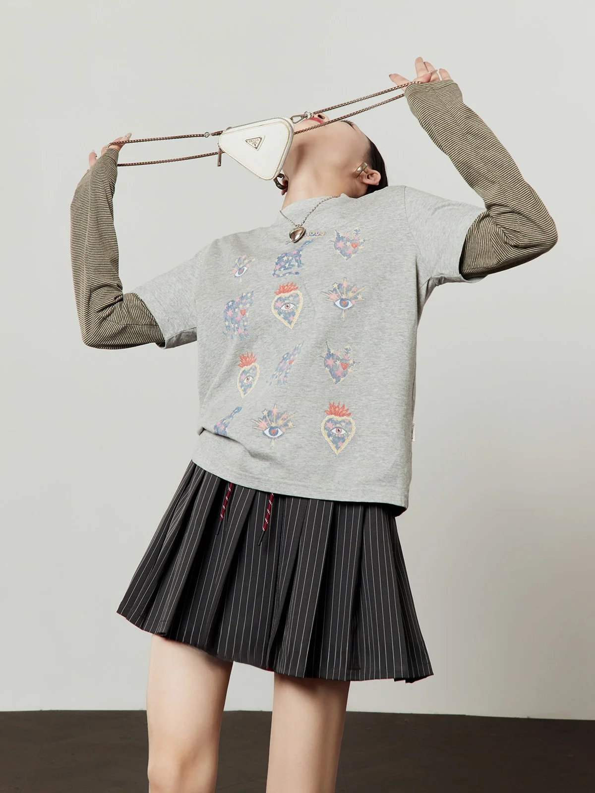 

Свободная повседневная футболка с цветочным принтом для женщин, новинка весенней коллекции, винтажный топ с длинным рукавом и принтом в виде звезд и леопардовых глаз