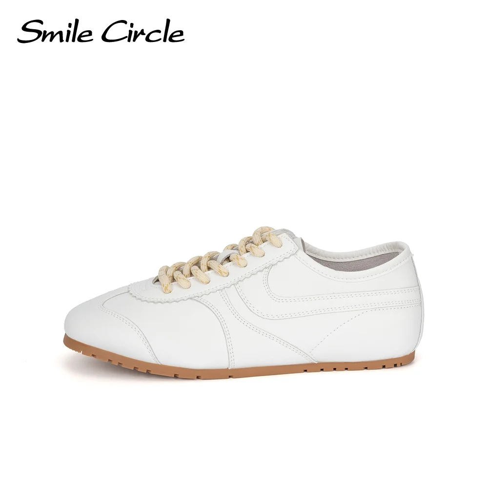 Smile Circle รองเท้าผ้าใบผู้หญิงหนังนิ่มหนังรอบนิ้วเท้ารองเท้าแบนแฟชั่นรองเท้าผ้าใบลําลอง