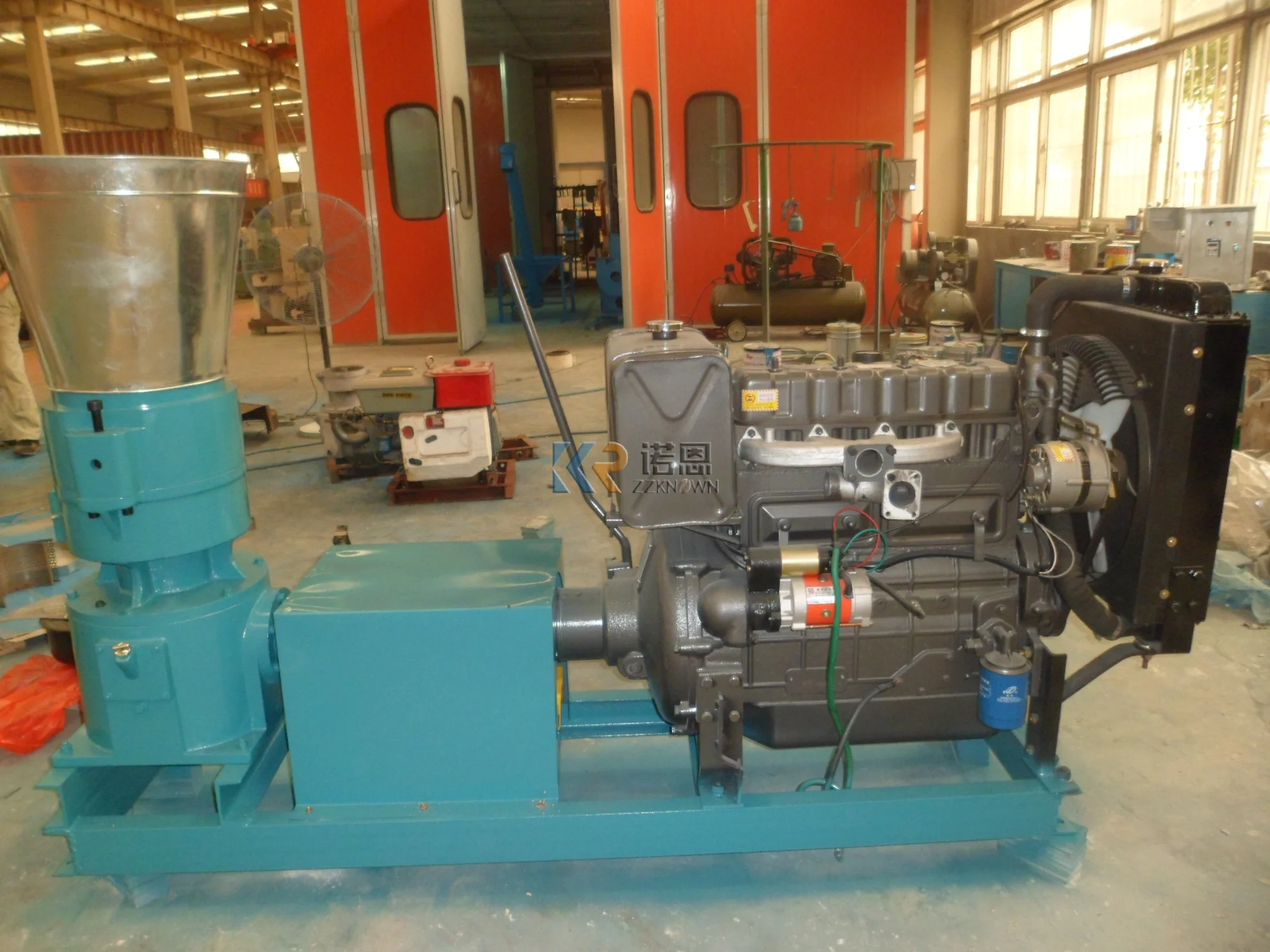 Machine de traitement de rajeunissement de volaille diesel automatique, broyeur de pellets jetables pour porcs, bovins de cheval, animaux