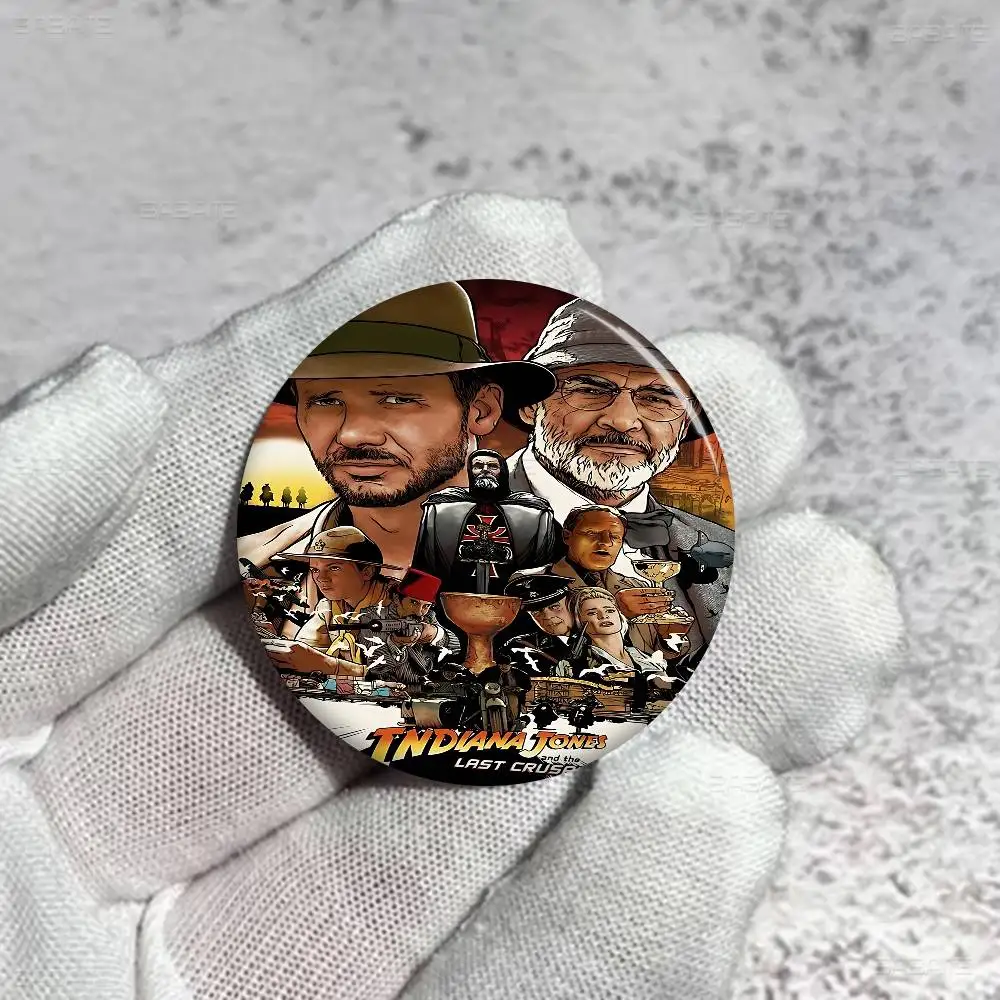 فيلم I-Indiana Jones دبوس زر ناعم مشرق مطبوعة أيقونة هدية للأصدقاء شارة طوق بروش التلبيب دبوس معدني